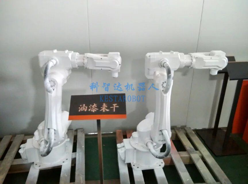 電子管轉(zhuǎn)臺(tái)噴涂機(jī)器人(圖3) 電子管轉(zhuǎn)臺(tái)噴涂機(jī)器人(圖3)